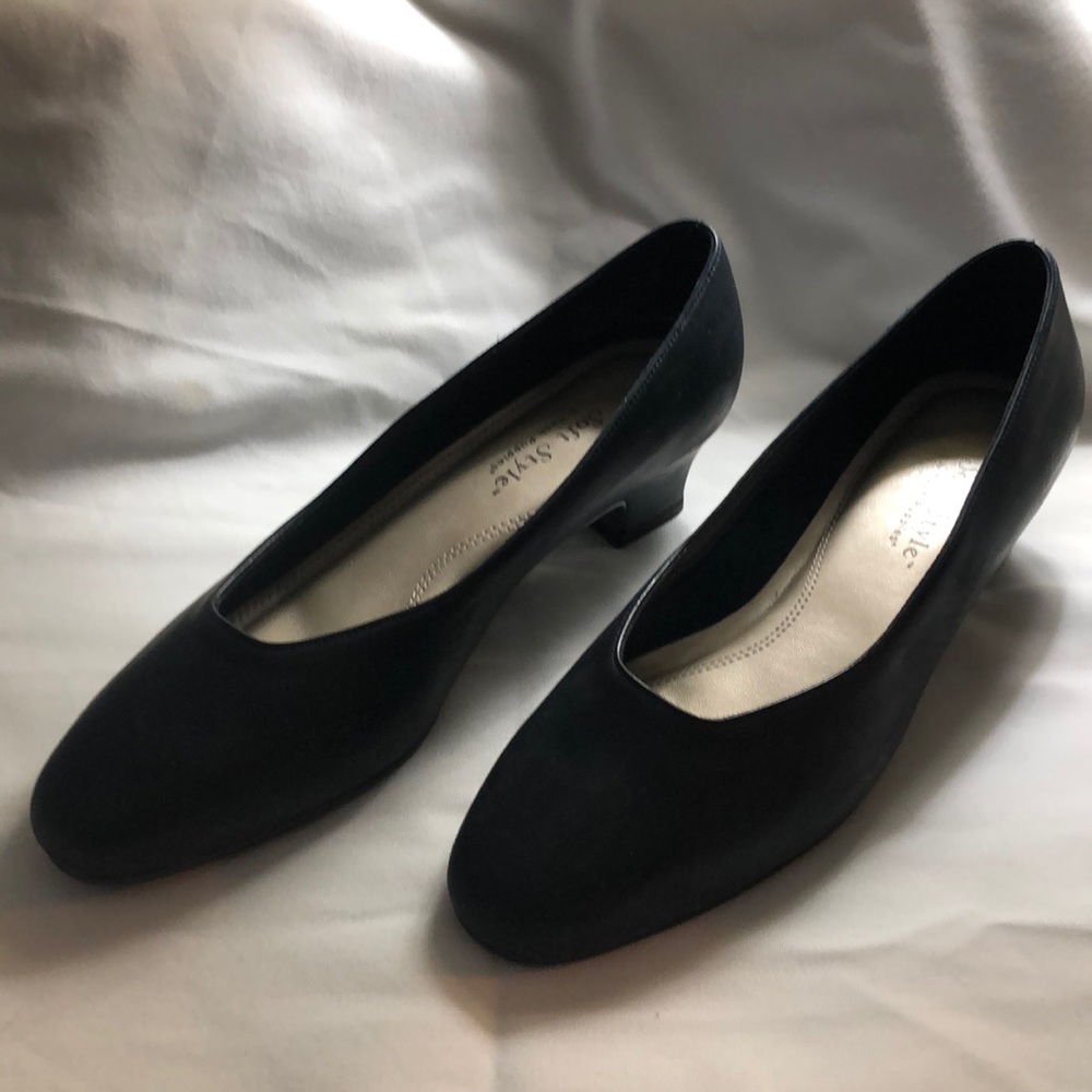 Women’s 1 1/2 inch heels.